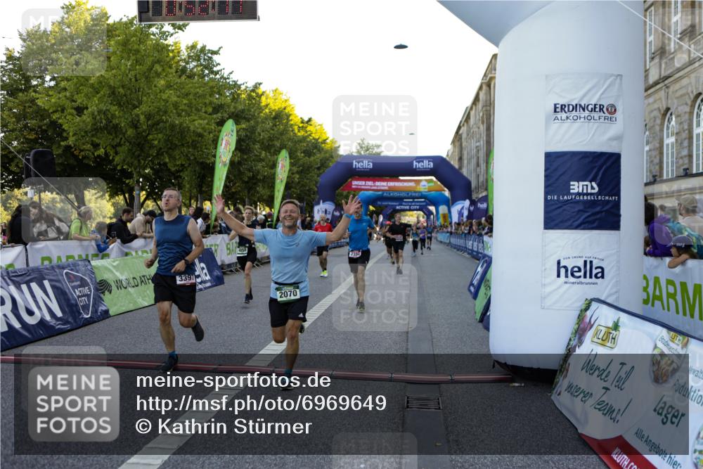 01.09.2024 - BARMER Alsterlauf Kathrin Stürmer Photography http://msf.ph/oto/6969649 01.09.2024 09:52:14 Ziel 2267, 2343, 2615, 2681, 2703, 2716, 2745, 2774, 2917, 2961, 2962, 3061, 3063, 3242, 3389, 3421, 3600, 3678, 3723, 3839, 3930, 4028, 4039, 4208, 4656, 4961, 5053, 5121, 5166, 5190, 8041, 8246, 8282, 8356, 2070, 2082, 2334, 3130, 3253, 3397, 3430, 3496, 3690, 3691, 4058, 4343, 4536, 4649, 4700, 4942, 5184, 5268, 8322 meine-sportfotos.de