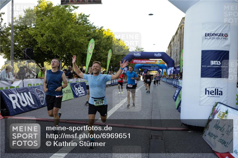 01.09.2024 - BARMER Alsterlauf Kathrin Stürmer Photography http://msf.ph/oto/6969651 01.09.2024 09:52:15 Ziel 2267, 2343, 2615, 2681, 2703, 2716, 2774, 2917, 2961, 2962, 3061, 3063, 3242, 3389, 3420, 3421, 3600, 3678, 3723, 3839, 3930, 4028, 4039, 4208, 4656, 4961, 5053, 5121, 5166, 5190, 8041, 8246, 8282, 8356, 2070, 2082, 2334, 3130, 3253, 3397, 3430, 3496, 3690, 3691, 4058, 4343, 4536, 4649, 4700, 4942, 5184, 5268, 8322 meine-sportfotos.de