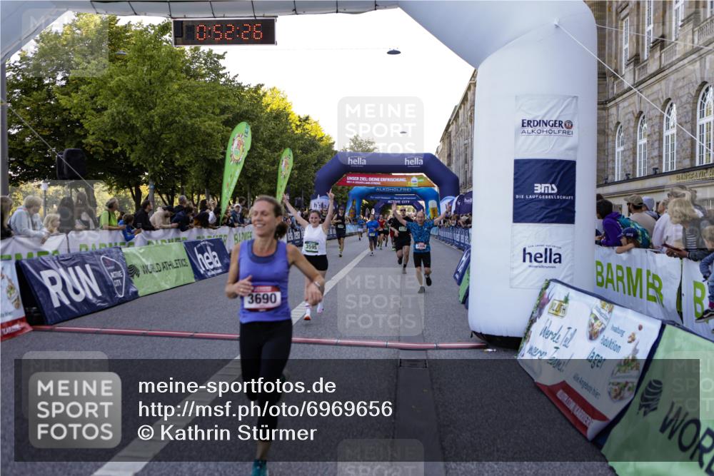 01.09.2024 - BARMER Alsterlauf Kathrin Stürmer Photography http://msf.ph/oto/6969656 01.09.2024 09:52:24 Ziel 2343, 2583, 2607, 2615, 2703, 2917, 2961, 3061, 3063, 3420, 3421, 3678, 3778, 4208, 4427, 4741, 4961, 4986, 5121, 5166, 5187, 5190, 8028, 8041, 8246, 8356, 2082, 2429, 3037, 3130, 3253, 3306, 3496, 3595, 3690, 3691, 3720, 4179, 4369, 4758, 4773, 4942, 5086, 5184 meine-sportfotos.de