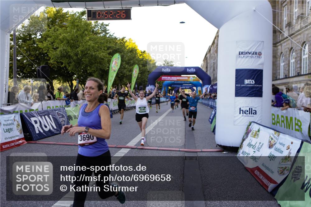 01.09.2024 - BARMER Alsterlauf Kathrin Stürmer Photography http://msf.ph/oto/6969658 01.09.2024 09:52:24 Ziel 2343, 2583, 2607, 2615, 2703, 2917, 2961, 3061, 3063, 3420, 3421, 3678, 3778, 4208, 4427, 4741, 4961, 4986, 5121, 5166, 5187, 5190, 8028, 8041, 8246, 8356, 2082, 2429, 3037, 3130, 3253, 3306, 3496, 3595, 3690, 3691, 3720, 4179, 4369, 4758, 4773, 4942, 5086, 5184 meine-sportfotos.de