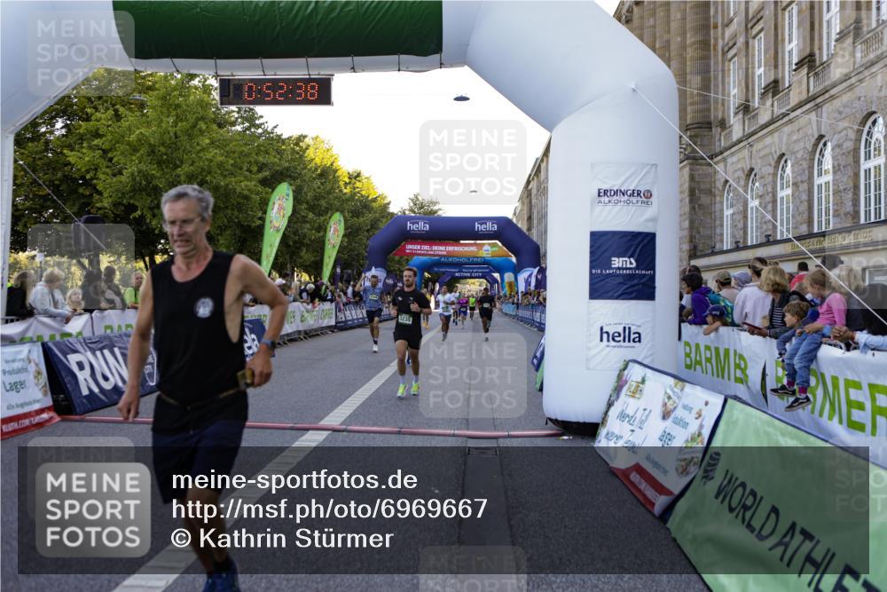 01.09.2024 - BARMER Alsterlauf Kathrin Stürmer Photography http://msf.ph/oto/6969667 01.09.2024 09:52:36 Ziel 2583, 2607, 2735, 2737, 2778, 2880, 3279, 3507, 3635, 3778, 3823, 3843, 4248, 4288, 4427, 4712, 4741, 4986, 5187, 5234, 8028, 8066, 2188, 2453, 3037, 3235, 3716, 3720, 3858, 4077, 4200, 4658, 4864, 4933, 5086, 5236, 8095, 8098, 8269 meine-sportfotos.de