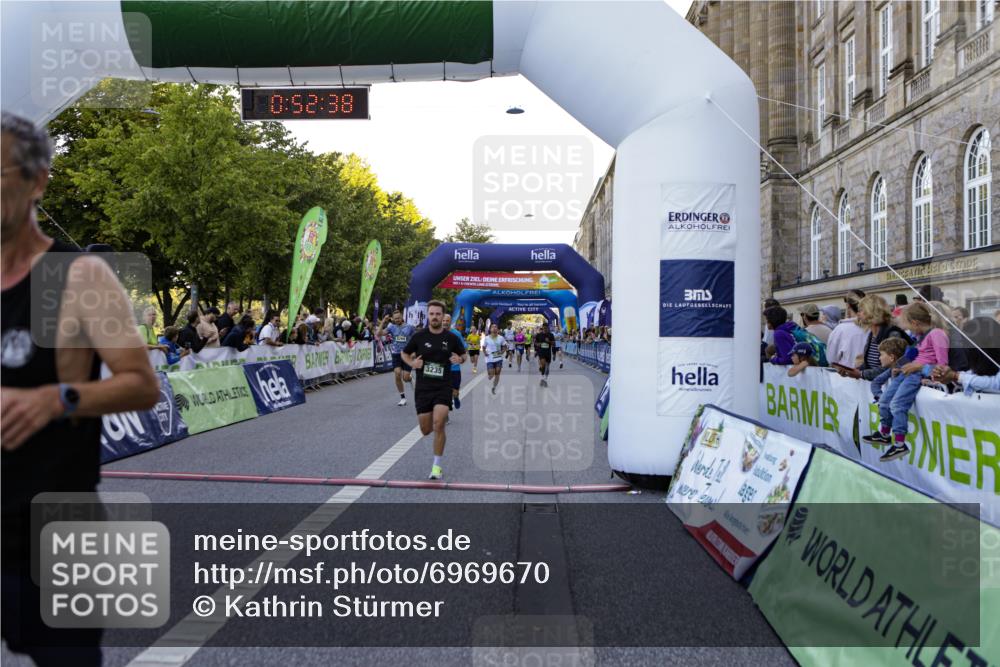 01.09.2024 - BARMER Alsterlauf Kathrin Stürmer Photography http://msf.ph/oto/6969670 01.09.2024 09:52:36 Ziel 2583, 2607, 2735, 2737, 2778, 2880, 3279, 3507, 3635, 3778, 3823, 3843, 4248, 4288, 4427, 4712, 4741, 4986, 5187, 5234, 8028, 8066, 2188, 2453, 3037, 3235, 3716, 3720, 3858, 4077, 4200, 4658, 4864, 4933, 5086, 5236, 8095, 8098, 8269 meine-sportfotos.de