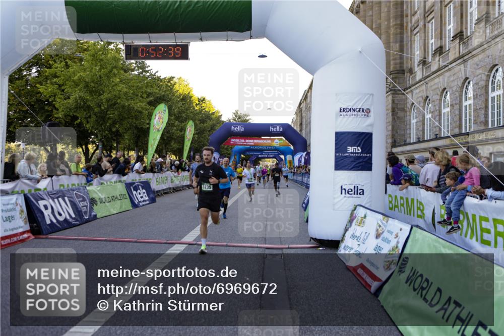01.09.2024 - BARMER Alsterlauf Kathrin Stürmer Photography http://msf.ph/oto/6969672 01.09.2024 09:52:37 Ziel 2583, 2607, 2735, 2737, 2778, 2880, 3279, 3507, 3635, 3778, 3823, 3843, 4248, 4288, 4427, 4712, 4741, 4986, 5187, 5234, 8028, 8066, 2036, 2188, 2453, 3037, 3235, 3716, 3858, 4077, 4200, 4658, 4864, 4933, 5236, 8095, 8098, 8269 meine-sportfotos.de