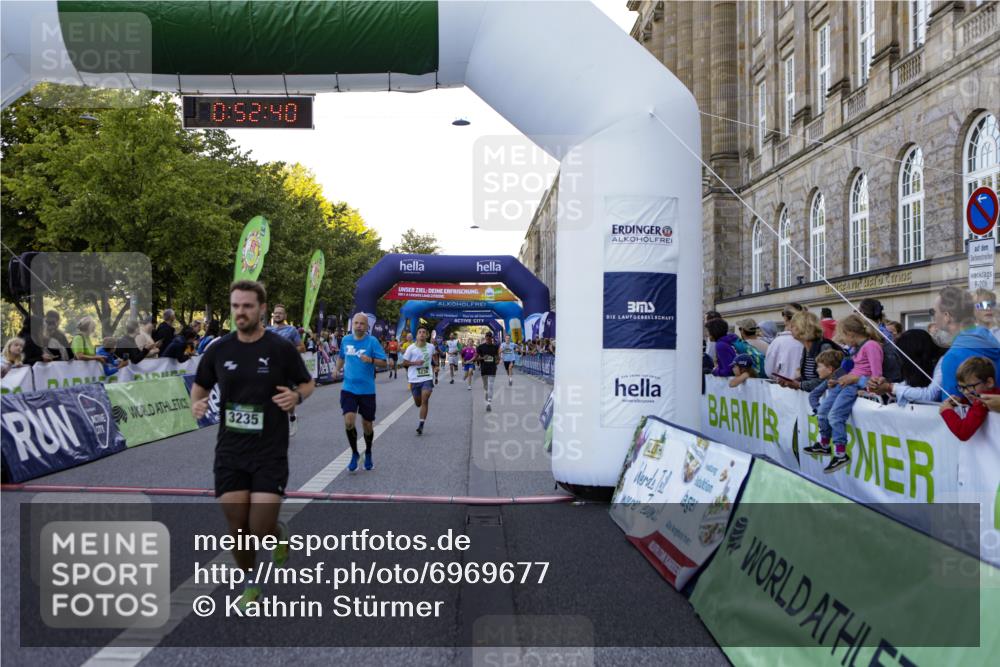 01.09.2024 - BARMER Alsterlauf Kathrin Stürmer Photography http://msf.ph/oto/6969677 01.09.2024 09:52:37 Ziel 2583, 2607, 2735, 2737, 2778, 2880, 3279, 3507, 3635, 3778, 3823, 3843, 4248, 4288, 4427, 4712, 4741, 4986, 5187, 5234, 8028, 8066, 2036, 2188, 2453, 3037, 3235, 3716, 3858, 4077, 4200, 4658, 4864, 4933, 5236, 8095, 8098, 8269 meine-sportfotos.de