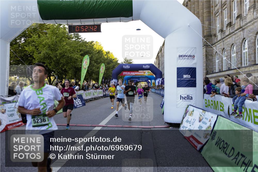 01.09.2024 - BARMER Alsterlauf Kathrin Stürmer Photography http://msf.ph/oto/6969679 01.09.2024 09:52:40 Ziel 2607, 2735, 2737, 2778, 2880, 3279, 3297, 3507, 3635, 3823, 3843, 4248, 4288, 4295, 4427, 4712, 4726, 4741, 5187, 5234, 8066, 8126, 2036, 2188, 2453, 3235, 3377, 3716, 3858, 4077, 4200, 4203, 4658, 4864, 4933, 5236, 8095, 8098, 8269 meine-sportfotos.de