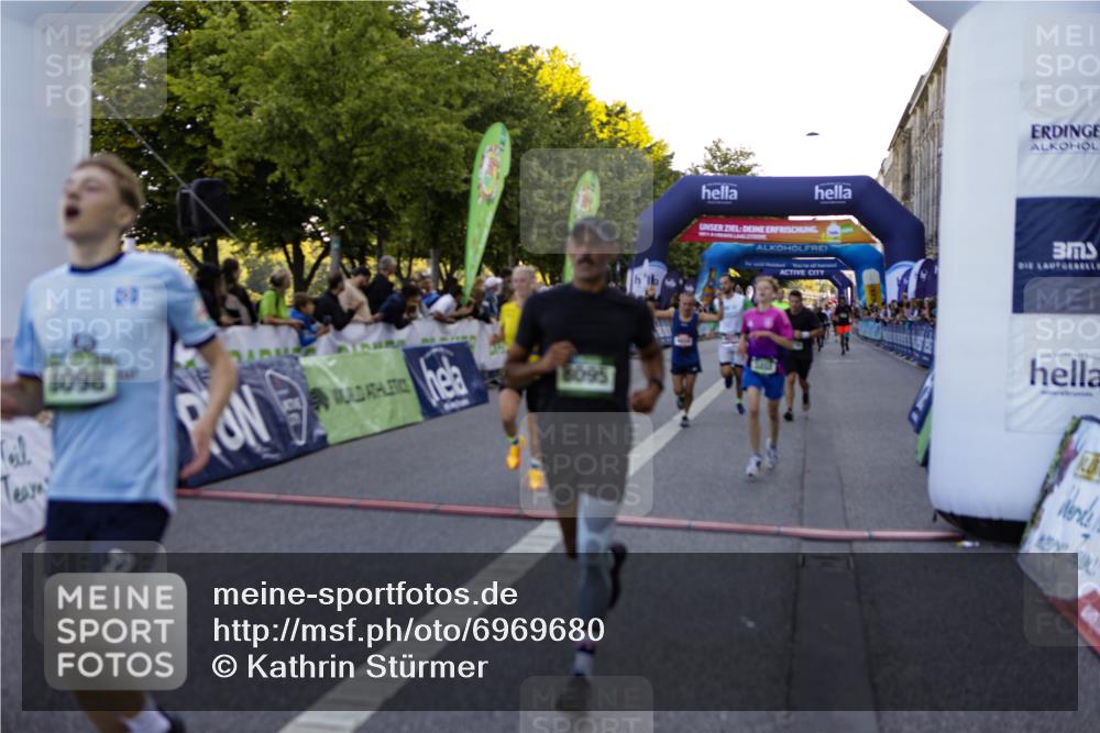 01.09.2024 - BARMER Alsterlauf Kathrin Stürmer Photography http://msf.ph/oto/6969680 01.09.2024 09:52:42 Ziel 2735, 2737, 2778, 2880, 3279, 3297, 3507, 3631, 3632, 3635, 3823, 3843, 4033, 4248, 4288, 4295, 4712, 4726, 4741, 5187, 5234, 8066, 8126, 2036, 2295, 2353, 2453, 2712, 3235, 3377, 3716, 3858, 4077, 4200, 4203, 4330, 4658, 4933, 5236, 8095, 8098, 8269 meine-sportfotos.de