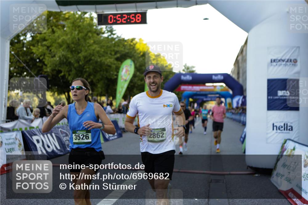 01.09.2024 - BARMER Alsterlauf Kathrin Stürmer Photography http://msf.ph/oto/6969682 01.09.2024 09:52:56 Ziel 2008, 2692, 2714, 3052, 3297, 3631, 3632, 3732, 3887, 3889, 4033, 4082, 4295, 4506, 4726, 4806, 4807, 4851, 5025, 8126, 8365, 2291, 2295, 2310, 2338, 2353, 2712, 2742, 2862, 2931, 3325, 3526, 4330, 5074, 5240, 8021, 8161 meine-sportfotos.de
