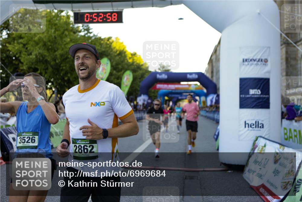 01.09.2024 - BARMER Alsterlauf Kathrin Stürmer Photography http://msf.ph/oto/6969684 01.09.2024 09:52:56 Ziel 2008, 2692, 2714, 3052, 3297, 3631, 3632, 3732, 3887, 3889, 4033, 4082, 4295, 4506, 4726, 4806, 4807, 4851, 5025, 8126, 8365, 2291, 2295, 2310, 2338, 2353, 2712, 2742, 2862, 2931, 3325, 3526, 4330, 5074, 5240, 8021, 8161 meine-sportfotos.de