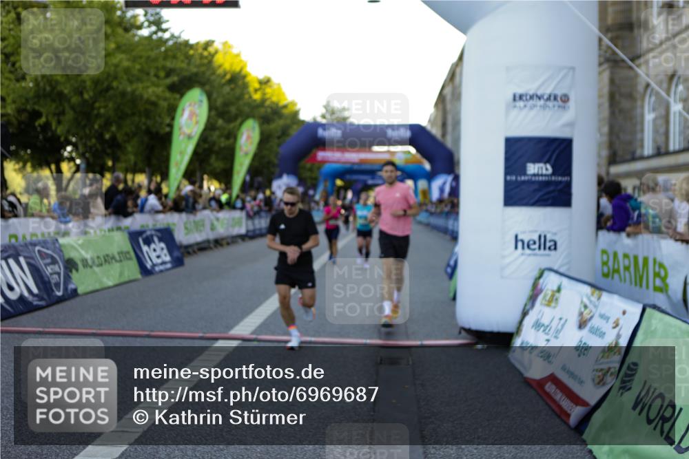 01.09.2024 - BARMER Alsterlauf Kathrin Stürmer Photography http://msf.ph/oto/6969687 01.09.2024 09:52:56 Ziel 2008, 2692, 2714, 3052, 3297, 3631, 3632, 3732, 3887, 3889, 4033, 4082, 4295, 4506, 4726, 4806, 4807, 4851, 5025, 8126, 8365, 2291, 2295, 2310, 2338, 2353, 2712, 2742, 2862, 2931, 3325, 3526, 4330, 5074, 5240, 8021, 8161 meine-sportfotos.de