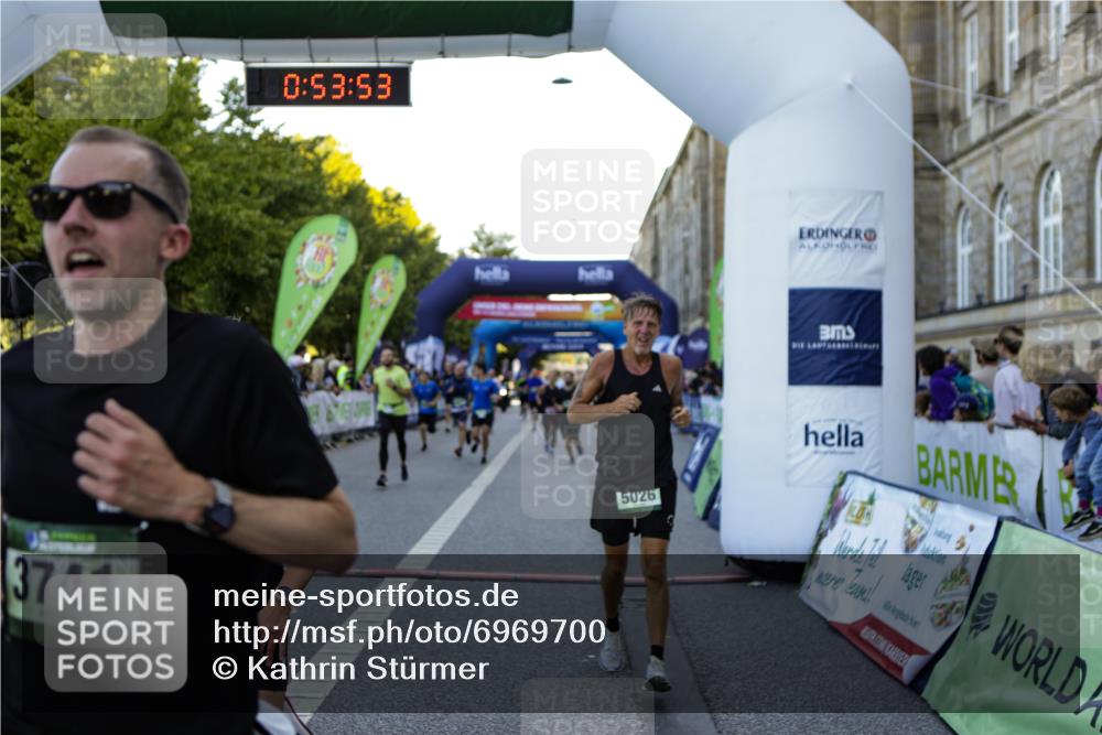 01.09.2024 - BARMER Alsterlauf Kathrin Stürmer Photography http://msf.ph/oto/6969700 01.09.2024 09:53:51 Ziel 2096, 2385, 2478, 2494, 2733, 2748, 2845, 3172, 3232, 3237, 3257, 3492, 3721, 3740, 3785, 3786, 3985, 4030, 4042, 4094, 4219, 4313, 4421, 4530, 4535, 4616, 4660, 4940, 4950, 4965, 5154, 8225, 8333, 2042, 2190, 2215, 2399, 3014, 3020, 3136, 3741, 3808, 4194, 4383, 4457, 4533, 4661, 4924, 5026, 5155, 5157, 5202, 8013 meine-sportfotos.de