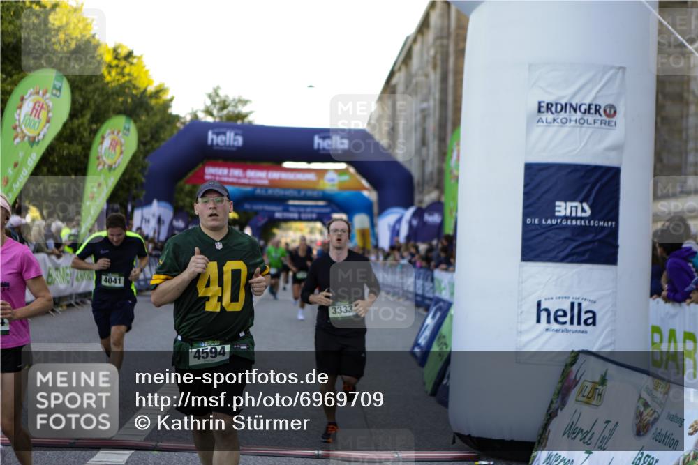 01.09.2024 - BARMER Alsterlauf Kathrin Stürmer Photography http://msf.ph/oto/6969709 01.09.2024 09:54:01 Ziel 2096, 2147, 2219, 2239, 2368, 2393, 2478, 2494, 2746, 2748, 2966, 3100, 3172, 3173, 3232, 3237, 3601, 3602, 3607, 3740, 3745, 3785, 3786, 3985, 4042, 4094, 4421, 4530, 4535, 4566, 4567, 4616, 4660, 4901, 4965, 5154, 5182, 5185, 5194, 8333, 2156, 2215, 2399, 2711, 2808, 3014, 3020, 3333, 3777, 3852, 4041, 4154, 4533, 4594, 4661, 4924, 5034, 5155, 5157, 5183, 5202, 8013, 8128, 8166, 8277 meine-sportfotos.de