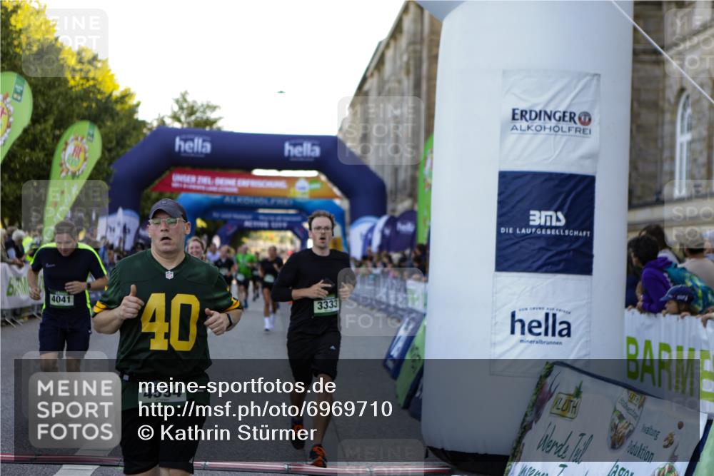 01.09.2024 - BARMER Alsterlauf Kathrin Stürmer Photography http://msf.ph/oto/6969710 01.09.2024 09:54:01 Ziel 2096, 2147, 2219, 2239, 2368, 2393, 2478, 2494, 2746, 2748, 2966, 3100, 3172, 3173, 3232, 3237, 3601, 3602, 3607, 3740, 3745, 3785, 3786, 3985, 4042, 4094, 4421, 4530, 4535, 4566, 4567, 4616, 4660, 4901, 4965, 5154, 5182, 5185, 5194, 8333, 2156, 2215, 2399, 2711, 2808, 3014, 3020, 3333, 3777, 3852, 4041, 4154, 4533, 4594, 4661, 4924, 5034, 5155, 5157, 5183, 5202, 8013, 8128, 8166, 8277 meine-sportfotos.de