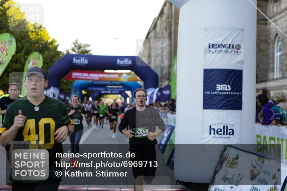 01.09.2024 - BARMER Alsterlauf Kathrin Stürmer Photography http://msf.ph/oto/6969713 01.09.2024 09:54:02 Ziel 2096, 2147, 2219, 2239, 2368, 2393, 2478, 2494, 2589, 2746, 2748, 2966, 3100, 3173, 3232, 3601, 3602, 3607, 3740, 3745, 3985, 4042, 4094, 4421, 4530, 4535, 4566, 4567, 4616, 4660, 4901, 5154, 5182, 5185, 5194, 8333, 2156, 2215, 2296, 2399, 2711, 2808, 3014, 3333, 3777, 3852, 4041, 4055, 4154, 4533, 4594, 4924, 5034, 5155, 5157, 5183, 5202, 8020, 8128, 8166, 8277 meine-sportfotos.de