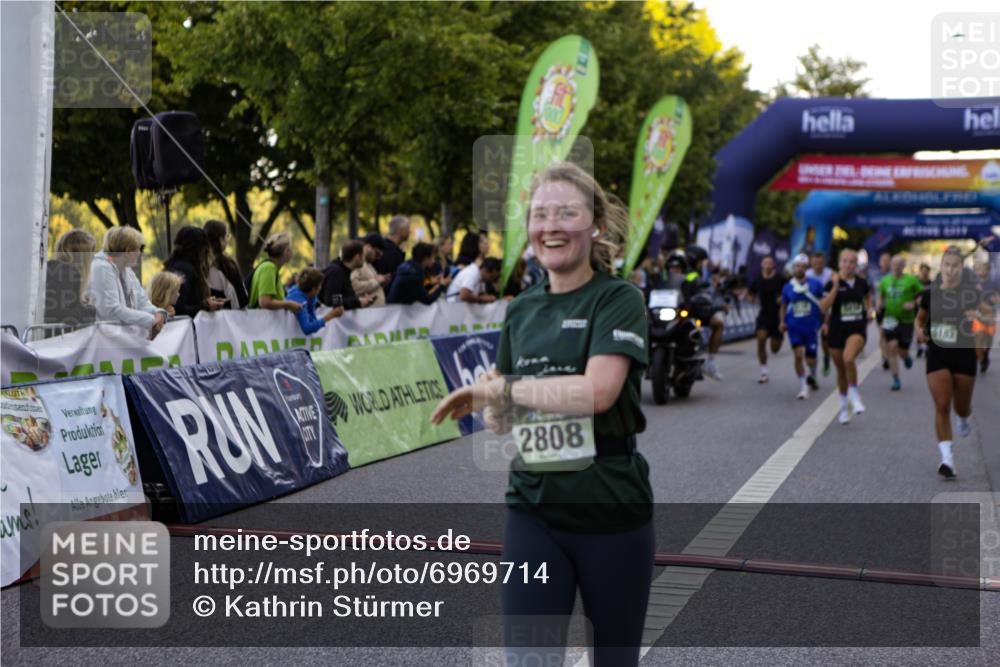 01.09.2024 - BARMER Alsterlauf Kathrin Stürmer Photography http://msf.ph/oto/6969714 01.09.2024 09:54:04 Ziel 2041, 2147, 2219, 2239, 2368, 2393, 2488, 2489, 2494, 2589, 2672, 2746, 2748, 2966, 3023, 3100, 3173, 3232, 3601, 3602, 3607, 3740, 3745, 3812, 3985, 4042, 4094, 4421, 4535, 4566, 4567, 4616, 4660, 4901, 5154, 5182, 5185, 5194, 8333, 2156, 2296, 2297, 2399, 2416, 2711, 2808, 3333, 3777, 3852, 4041, 4055, 4154, 4533, 4594, 5034, 5183, 8020, 8128, 8166, 8277 meine-sportfotos.de