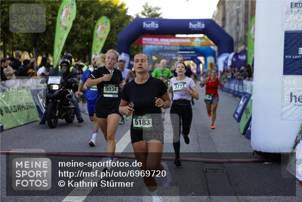 01.09.2024 - BARMER Alsterlauf Kathrin Stürmer Photography http://msf.ph/oto/6969720 01.09.2024 09:54:06 Ziel 2041, 2147, 2219, 2239, 2368, 2393, 2488, 2489, 2494, 2589, 2672, 2746, 2748, 2966, 3023, 3100, 3173, 3232, 3601, 3602, 3607, 3745, 3812, 3985, 4535, 4566, 4567, 4901, 5154, 5182, 5185, 5194, 8226, 8333, 2156, 2296, 2297, 2416, 2697, 2711, 2808, 3333, 3777, 3852, 4041, 4055, 4154, 4240, 4533, 4594, 5034, 5183, 5229, 8020, 8128, 8166, 8277 meine-sportfotos.de