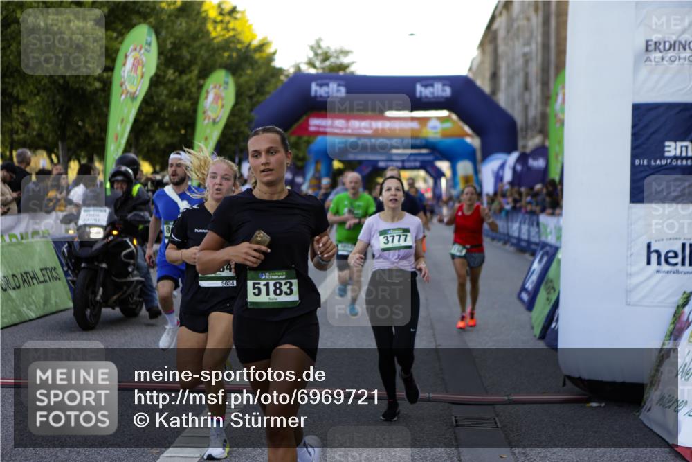 01.09.2024 - BARMER Alsterlauf Kathrin Stürmer Photography http://msf.ph/oto/6969721 01.09.2024 09:54:07 Ziel 2041, 2147, 2219, 2239, 2368, 2393, 2488, 2489, 2494, 2589, 2672, 2746, 2966, 3023, 3100, 3173, 3232, 3601, 3602, 3607, 3745, 3812, 3985, 4535, 4566, 4567, 4901, 5154, 5182, 5185, 5194, 8226, 8333, 2156, 2296, 2297, 2416, 2697, 2711, 2808, 3333, 3777, 3852, 4041, 4055, 4154, 4240, 4594, 5034, 5183, 5229, 8020, 8128, 8166, 8277 meine-sportfotos.de