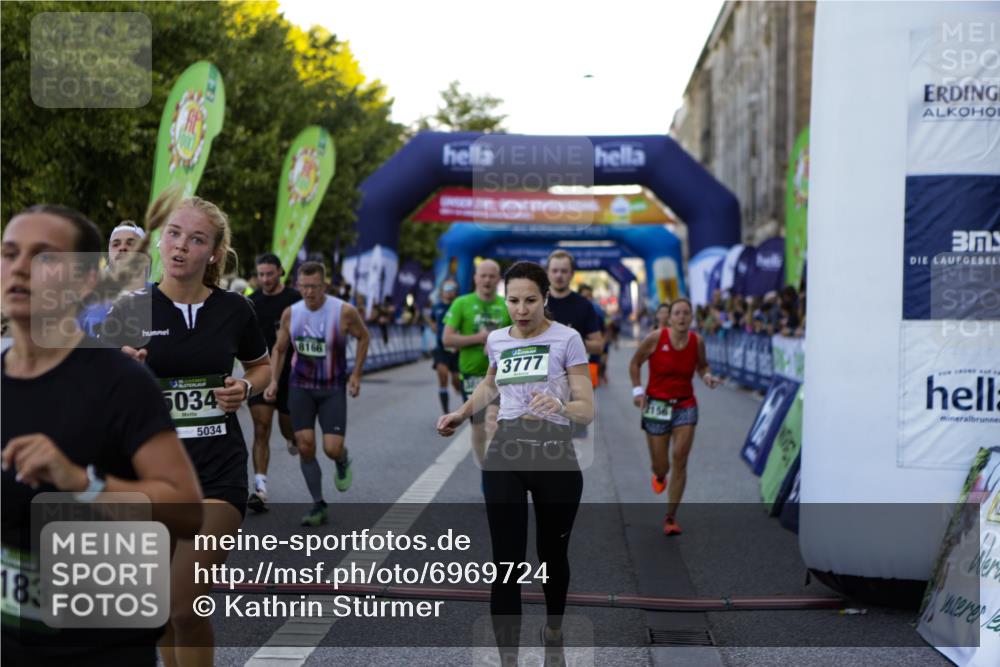 01.09.2024 - BARMER Alsterlauf Kathrin Stürmer Photography http://msf.ph/oto/6969724 01.09.2024 09:54:07 Ziel 2041, 2147, 2219, 2239, 2368, 2393, 2488, 2489, 2494, 2589, 2672, 2746, 2966, 3023, 3100, 3173, 3232, 3601, 3602, 3607, 3745, 3812, 3985, 4535, 4566, 4567, 4901, 5154, 5182, 5185, 5194, 8226, 8333, 2156, 2296, 2297, 2416, 2697, 2711, 2808, 3333, 3777, 3852, 4041, 4055, 4154, 4240, 4594, 5034, 5183, 5229, 8020, 8128, 8166, 8277 meine-sportfotos.de