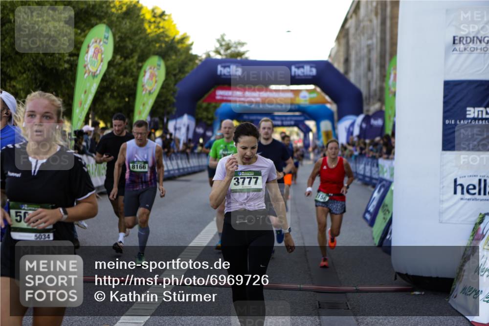 01.09.2024 - BARMER Alsterlauf Kathrin Stürmer Photography http://msf.ph/oto/6969726 01.09.2024 09:54:07 Ziel 2041, 2147, 2219, 2239, 2368, 2393, 2488, 2489, 2494, 2589, 2672, 2746, 2966, 3023, 3100, 3173, 3232, 3601, 3602, 3607, 3745, 3812, 3985, 4535, 4566, 4567, 4901, 5154, 5182, 5185, 5194, 8226, 8333, 2156, 2296, 2297, 2416, 2697, 2711, 2808, 3333, 3777, 3852, 4041, 4055, 4154, 4240, 4594, 5034, 5183, 5229, 8020, 8128, 8166, 8277 meine-sportfotos.de