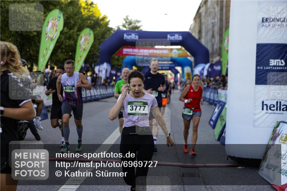 01.09.2024 - BARMER Alsterlauf Kathrin Stürmer Photography http://msf.ph/oto/6969727 01.09.2024 09:54:08 Ziel 2041, 2147, 2219, 2239, 2368, 2393, 2488, 2489, 2494, 2589, 2672, 2746, 2966, 3023, 3100, 3173, 3232, 3601, 3602, 3607, 3745, 3807, 3812, 3985, 4535, 4566, 4567, 4901, 5154, 5182, 5185, 5194, 8226, 8333, 2156, 2296, 2297, 2416, 2697, 2711, 2808, 2985, 3333, 3777, 3852, 4041, 4055, 4240, 5034, 5183, 5229, 8020, 8128, 8166, 8277 meine-sportfotos.de