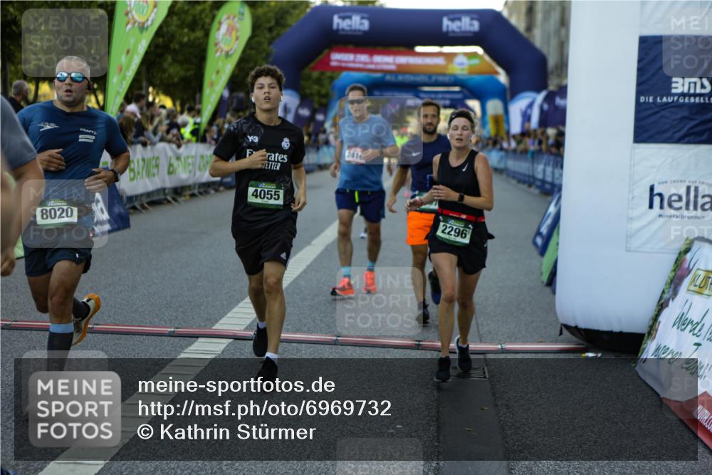01.09.2024 - BARMER Alsterlauf Kathrin Stürmer Photography http://msf.ph/oto/6969732 01.09.2024 09:54:11 Ziel 2041, 2147, 2219, 2239, 2368, 2393, 2488, 2489, 2589, 2672, 2746, 2966, 3023, 3100, 3173, 3601, 3602, 3607, 3745, 3807, 3812, 4535, 4566, 4567, 4901, 5182, 5185, 5194, 8226, 8333, 2156, 2296, 2297, 2416, 2697, 2711, 2728, 2985, 3777, 3852, 4055, 4240, 4895, 5034, 5183, 5229, 8020, 8128, 8166, 8277 meine-sportfotos.de