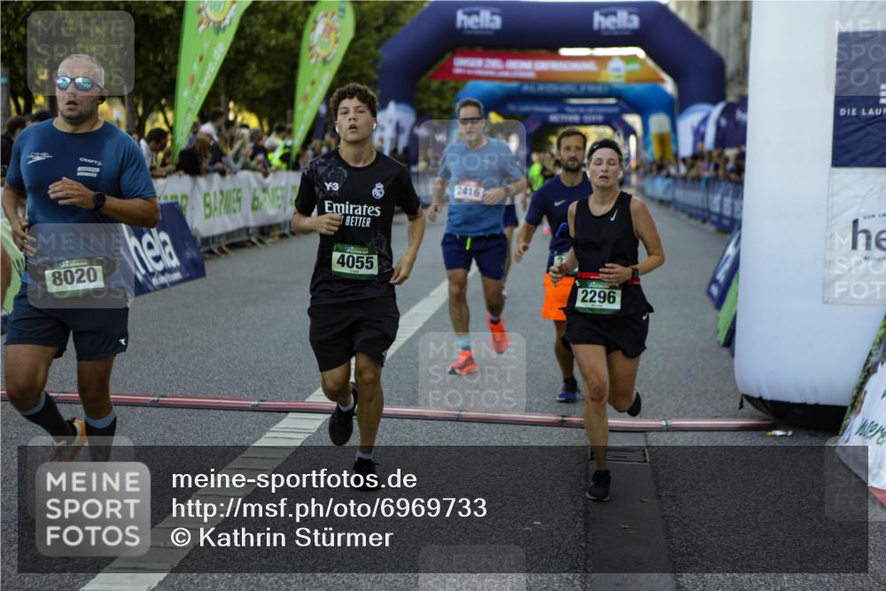 01.09.2024 - BARMER Alsterlauf Kathrin Stürmer Photography http://msf.ph/oto/6969733 01.09.2024 09:54:11 Ziel 2041, 2147, 2219, 2239, 2368, 2393, 2488, 2489, 2589, 2672, 2746, 2966, 3023, 3100, 3173, 3601, 3602, 3607, 3745, 3807, 3812, 4535, 4566, 4567, 4901, 5182, 5185, 5194, 8226, 8333, 2156, 2296, 2297, 2416, 2697, 2711, 2728, 2985, 3777, 3852, 4055, 4240, 4895, 5034, 5183, 5229, 8020, 8128, 8166, 8277 meine-sportfotos.de