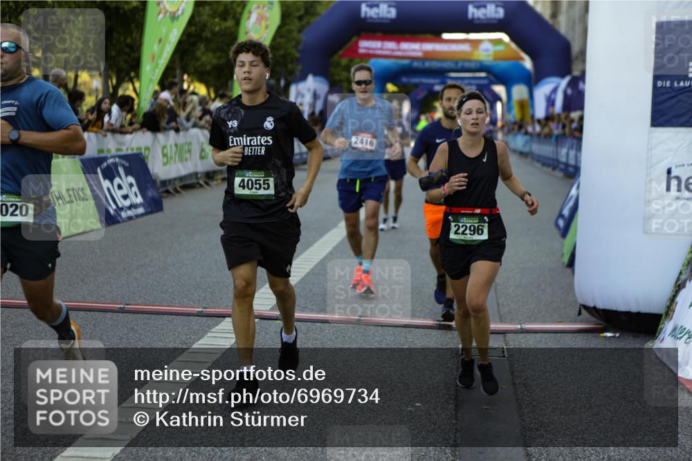 01.09.2024 - BARMER Alsterlauf Kathrin Stürmer Photography http://msf.ph/oto/6969734 01.09.2024 09:54:11 Ziel 2041, 2147, 2219, 2239, 2368, 2393, 2488, 2489, 2589, 2672, 2746, 2966, 3023, 3100, 3173, 3601, 3602, 3607, 3745, 3807, 3812, 4535, 4566, 4567, 4901, 5182, 5185, 5194, 8226, 8333, 2156, 2296, 2297, 2416, 2697, 2711, 2728, 2985, 3777, 3852, 4055, 4240, 4895, 5034, 5183, 5229, 8020, 8128, 8166, 8277 meine-sportfotos.de