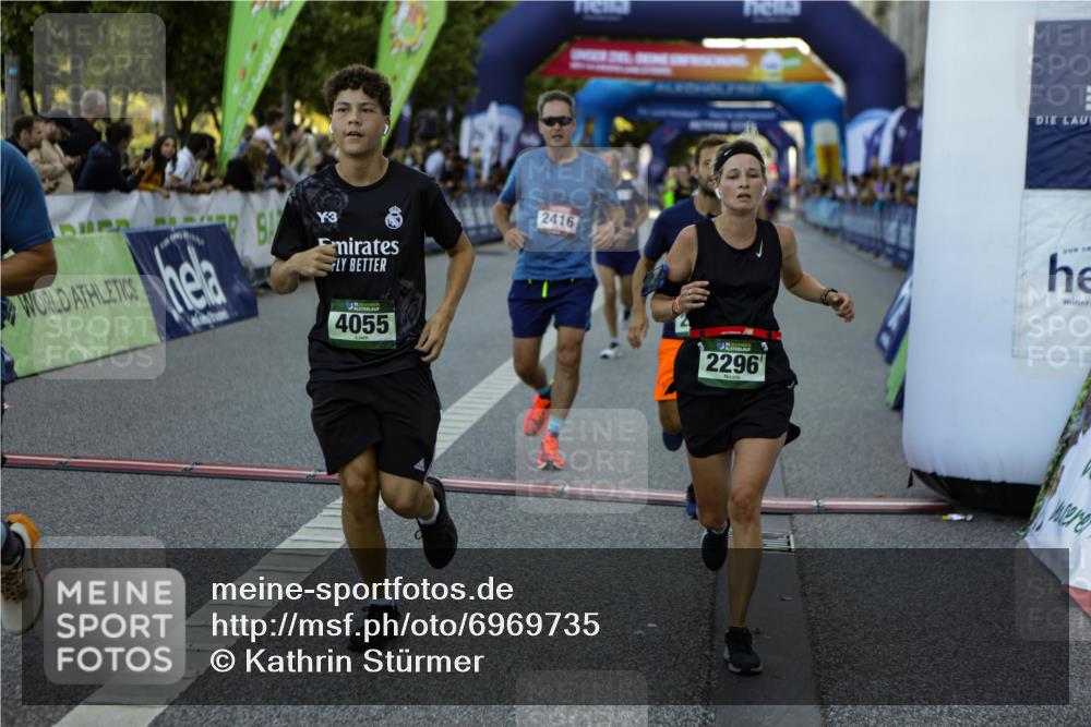 01.09.2024 - BARMER Alsterlauf Kathrin Stürmer Photography http://msf.ph/oto/6969735 01.09.2024 09:54:12 Ziel 2041, 2147, 2219, 2239, 2368, 2393, 2488, 2489, 2589, 2672, 2746, 2966, 3023, 3100, 3173, 3601, 3602, 3607, 3745, 3807, 3812, 4566, 4567, 4901, 5182, 5185, 5194, 5278, 8226, 2156, 2296, 2297, 2416, 2697, 2711, 2728, 2985, 3777, 3852, 4055, 4240, 4895, 5034, 5183, 5229, 8020, 8128, 8166, 8277 meine-sportfotos.de