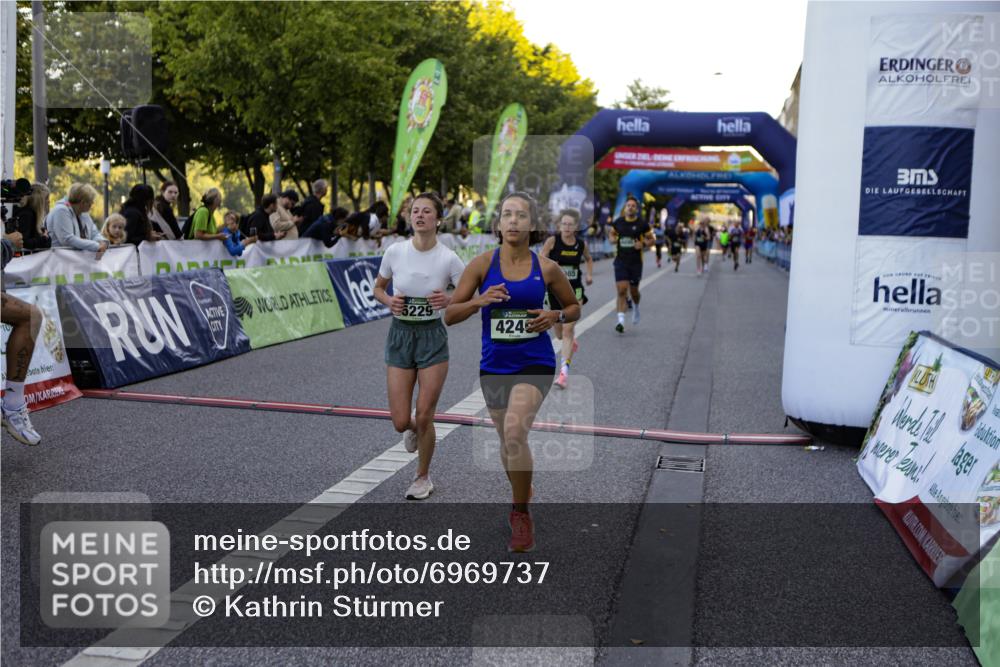 01.09.2024 - BARMER Alsterlauf Kathrin Stürmer Photography http://msf.ph/oto/6969737 01.09.2024 09:54:16 Ziel 2041, 2147, 2205, 2219, 2239, 2488, 2489, 2589, 2672, 3023, 3173, 3601, 3602, 3745, 3807, 3812, 4010, 4011, 4566, 4567, 4734, 4901, 4934, 4939, 5278, 8110, 8226, 8334, 2296, 2297, 2416, 2540, 2599, 2697, 2711, 2728, 2985, 3780, 4055, 4240, 4315, 4895, 5001, 5229, 8020 meine-sportfotos.de