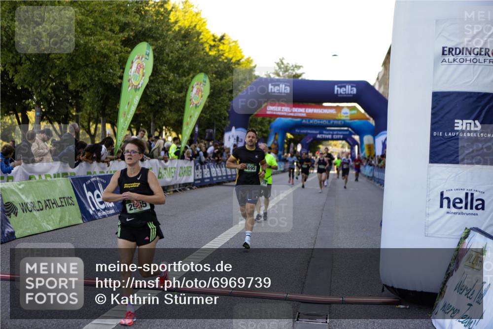 01.09.2024 - BARMER Alsterlauf Kathrin Stürmer Photography http://msf.ph/oto/6969739 01.09.2024 09:54:17 Ziel 2041, 2147, 2205, 2219, 2239, 2488, 2489, 2589, 2672, 3023, 3034, 3173, 3601, 3602, 3682, 3745, 3807, 3812, 4010, 4011, 4734, 4901, 4934, 4939, 5278, 8110, 8226, 8252, 8334, 2296, 2297, 2416, 2540, 2599, 2697, 2728, 2985, 3780, 4055, 4240, 4315, 4738, 4895, 5001, 5229, 8020 meine-sportfotos.de