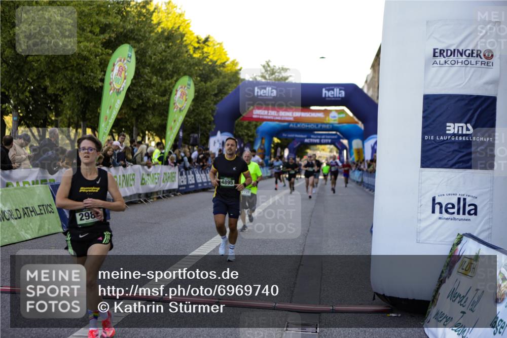 01.09.2024 - BARMER Alsterlauf Kathrin Stürmer Photography http://msf.ph/oto/6969740 01.09.2024 09:54:17 Ziel 2041, 2147, 2205, 2219, 2239, 2488, 2489, 2589, 2672, 3023, 3034, 3173, 3601, 3602, 3682, 3745, 3807, 3812, 4010, 4011, 4734, 4901, 4934, 4939, 5278, 8110, 8226, 8252, 8334, 2296, 2297, 2416, 2540, 2599, 2697, 2728, 2985, 3780, 4055, 4240, 4315, 4738, 4895, 5001, 5229, 8020 meine-sportfotos.de