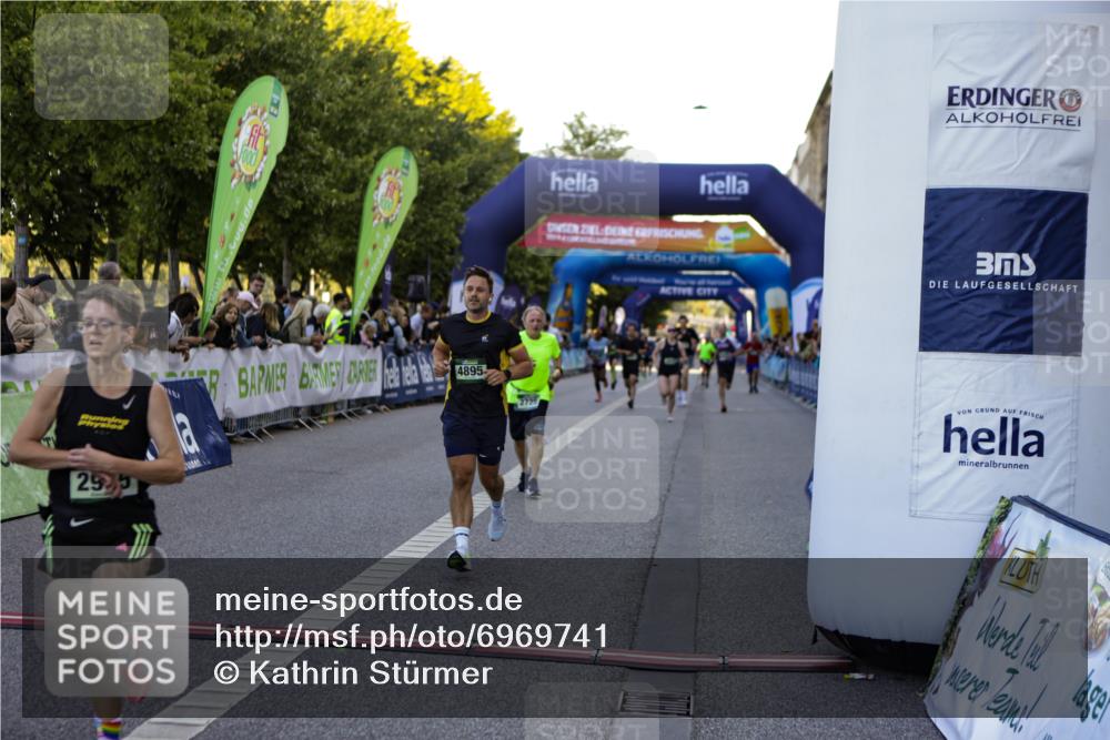01.09.2024 - BARMER Alsterlauf Kathrin Stürmer Photography http://msf.ph/oto/6969741 01.09.2024 09:54:17 Ziel 2041, 2147, 2205, 2219, 2239, 2488, 2489, 2589, 2672, 3023, 3034, 3173, 3601, 3602, 3682, 3745, 3807, 3812, 4010, 4011, 4734, 4901, 4934, 4939, 5278, 8110, 8226, 8252, 8334, 2296, 2297, 2416, 2540, 2599, 2697, 2728, 2985, 3780, 4055, 4240, 4315, 4738, 4895, 5001, 5229, 8020 meine-sportfotos.de
