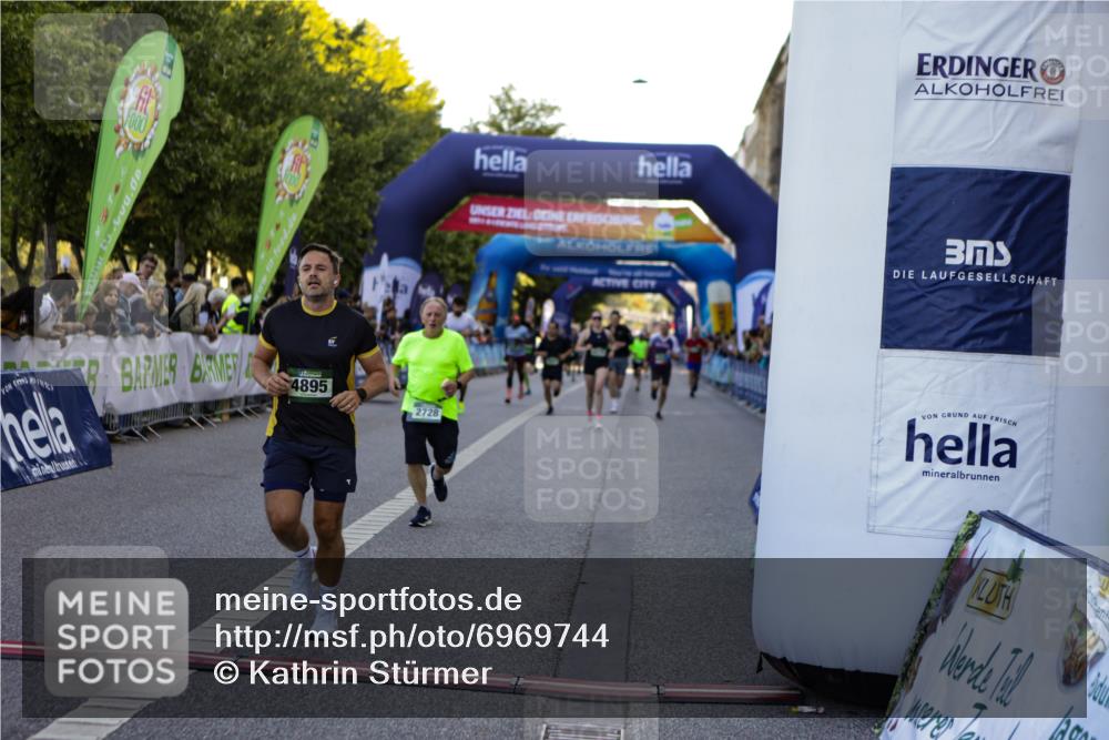 01.09.2024 - BARMER Alsterlauf Kathrin Stürmer Photography http://msf.ph/oto/6969744 01.09.2024 09:54:17 Ziel 2041, 2147, 2205, 2219, 2239, 2488, 2489, 2589, 2672, 3023, 3034, 3173, 3601, 3602, 3682, 3745, 3807, 3812, 4010, 4011, 4734, 4901, 4934, 4939, 5278, 8110, 8226, 8252, 8334, 2296, 2297, 2416, 2540, 2599, 2697, 2728, 2985, 3780, 4055, 4240, 4315, 4738, 4895, 5001, 5229, 8020 meine-sportfotos.de