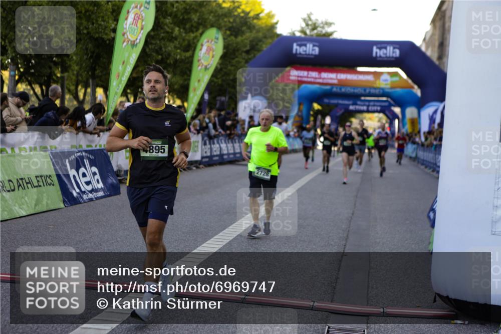 01.09.2024 - BARMER Alsterlauf Kathrin Stürmer Photography http://msf.ph/oto/6969747 01.09.2024 09:54:18 Ziel 2041, 2147, 2205, 2219, 2239, 2488, 2489, 2589, 2672, 3023, 3034, 3173, 3601, 3602, 3682, 3745, 3807, 3812, 4010, 4011, 4633, 4734, 4901, 4934, 4939, 5278, 8110, 8226, 8252, 8334, 2297, 2416, 2540, 2599, 2697, 2728, 2985, 3776, 3780, 4240, 4315, 4738, 4895, 5001, 5229 meine-sportfotos.de