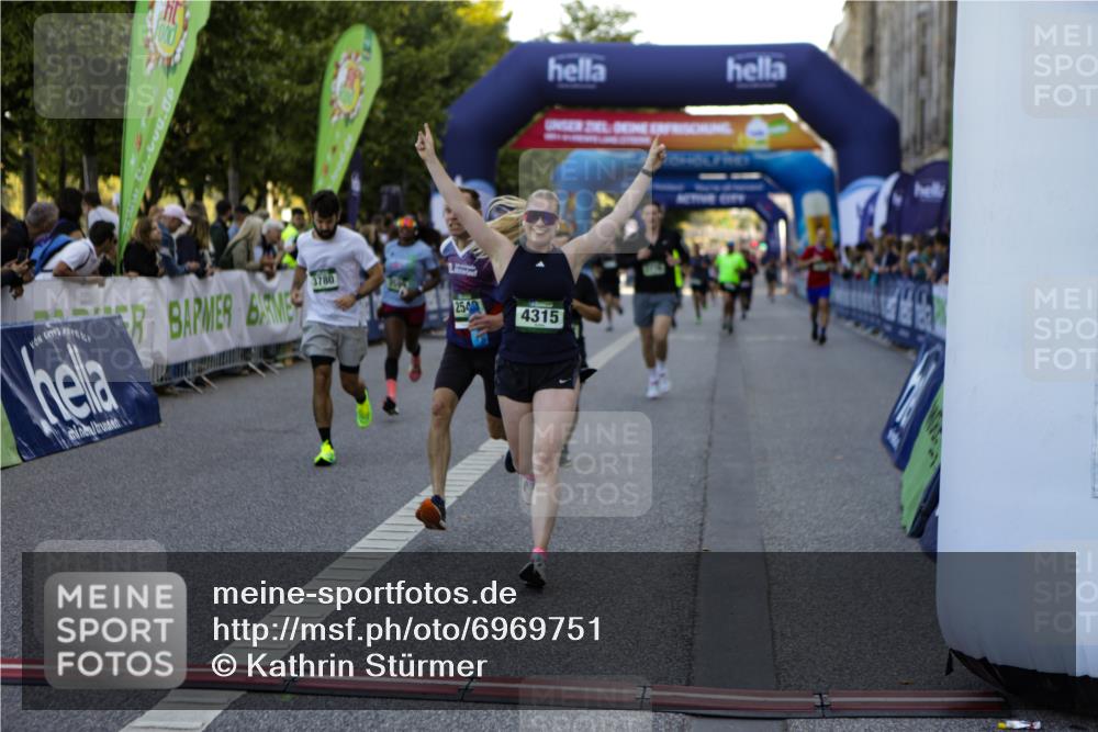 01.09.2024 - BARMER Alsterlauf Kathrin Stürmer Photography http://msf.ph/oto/6969751 01.09.2024 09:54:22 Ziel 2041, 2169, 2205, 2292, 2488, 2489, 2589, 2672, 3023, 3034, 3199, 3682, 3807, 3812, 3835, 4010, 4011, 4633, 4734, 4934, 4939, 5180, 5278, 8110, 8226, 8252, 8334, 2540, 2561, 2599, 2728, 2985, 3776, 3780, 4303, 4315, 4514, 4738, 4895, 5001 meine-sportfotos.de