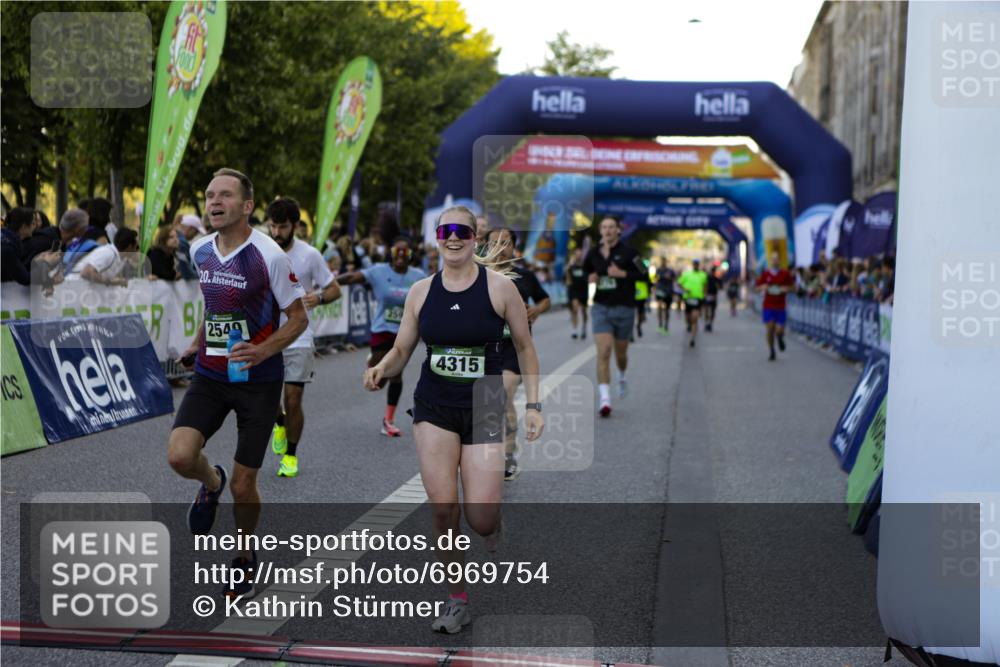 01.09.2024 - BARMER Alsterlauf Kathrin Stürmer Photography http://msf.ph/oto/6969754 01.09.2024 09:54:23 Ziel 2041, 2169, 2205, 2292, 2488, 2489, 2672, 3023, 3034, 3199, 3682, 3807, 3812, 3835, 4010, 4011, 4633, 4734, 4798, 4934, 4939, 5180, 5278, 8110, 8226, 8252, 8334, 2540, 2561, 2599, 2728, 2985, 3776, 3780, 4172, 4173, 4303, 4315, 4514, 4738, 4895, 5001 meine-sportfotos.de