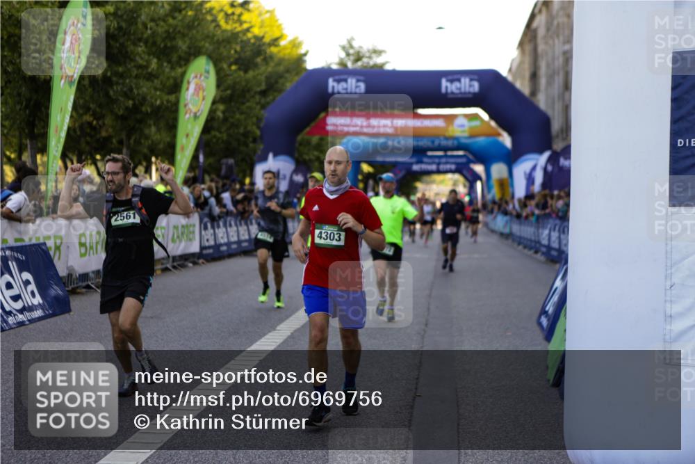 01.09.2024 - BARMER Alsterlauf Kathrin Stürmer Photography http://msf.ph/oto/6969756 01.09.2024 09:54:29 Ziel 2169, 2205, 2265, 2292, 2499, 2858, 2983, 3005, 3034, 3199, 3331, 3627, 3665, 3682, 3769, 3835, 4010, 4011, 4517, 4633, 4734, 4798, 4801, 4854, 4934, 4939, 5021, 5066, 5180, 5278, 8110, 8252, 8334, 2540, 2561, 2599, 2878, 3442, 3654, 3776, 3780, 3962, 4172, 4173, 4303, 4315, 4514, 4738, 5001 meine-sportfotos.de