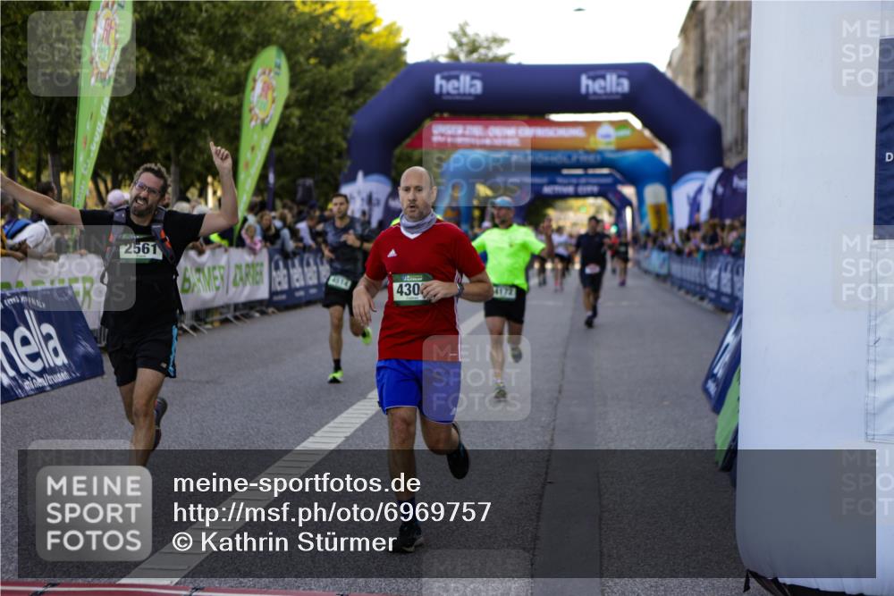 01.09.2024 - BARMER Alsterlauf Kathrin Stürmer Photography http://msf.ph/oto/6969757 01.09.2024 09:54:29 Ziel 2169, 2205, 2265, 2292, 2499, 2858, 2983, 3005, 3034, 3199, 3331, 3627, 3665, 3682, 3769, 3835, 4010, 4011, 4517, 4633, 4734, 4798, 4801, 4854, 4934, 4939, 5021, 5066, 5180, 5278, 8110, 8252, 8334, 2540, 2561, 2599, 2878, 3442, 3654, 3776, 3780, 3962, 4172, 4173, 4303, 4315, 4514, 4738, 5001 meine-sportfotos.de