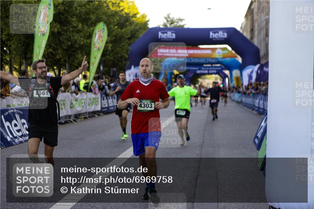 01.09.2024 - BARMER Alsterlauf Kathrin Stürmer Photography http://msf.ph/oto/6969758 01.09.2024 09:54:29 Ziel 2169, 2205, 2265, 2292, 2499, 2858, 2983, 3005, 3034, 3199, 3331, 3627, 3665, 3682, 3769, 3835, 4010, 4011, 4517, 4633, 4734, 4798, 4801, 4854, 4934, 4939, 5021, 5066, 5180, 5278, 8110, 8252, 8334, 2540, 2561, 2599, 2878, 3442, 3654, 3776, 3780, 3962, 4172, 4173, 4303, 4315, 4514, 4738, 5001 meine-sportfotos.de