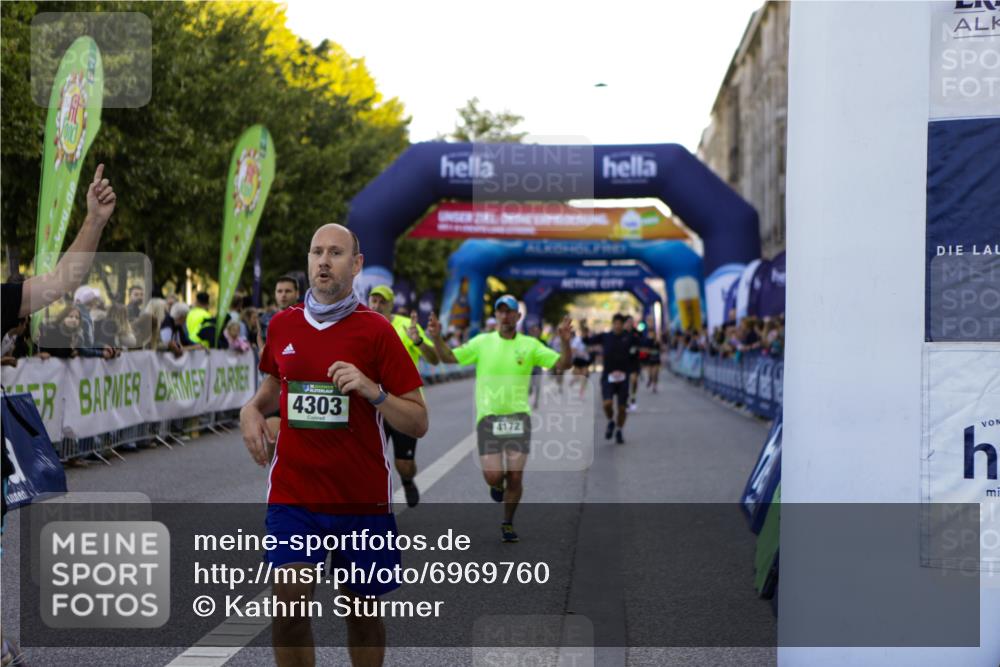 01.09.2024 - BARMER Alsterlauf Kathrin Stürmer Photography http://msf.ph/oto/6969760 01.09.2024 09:54:30 Ziel 2169, 2170, 2205, 2265, 2292, 2499, 2858, 2983, 3005, 3034, 3199, 3331, 3627, 3665, 3682, 3769, 3835, 4010, 4011, 4517, 4633, 4734, 4798, 4801, 4854, 4934, 4939, 5021, 5022, 5066, 5180, 5278, 8110, 8252, 8334, 2561, 2599, 2878, 3442, 3654, 3776, 3780, 3962, 4172, 4173, 4303, 4514, 4738, 5001 meine-sportfotos.de