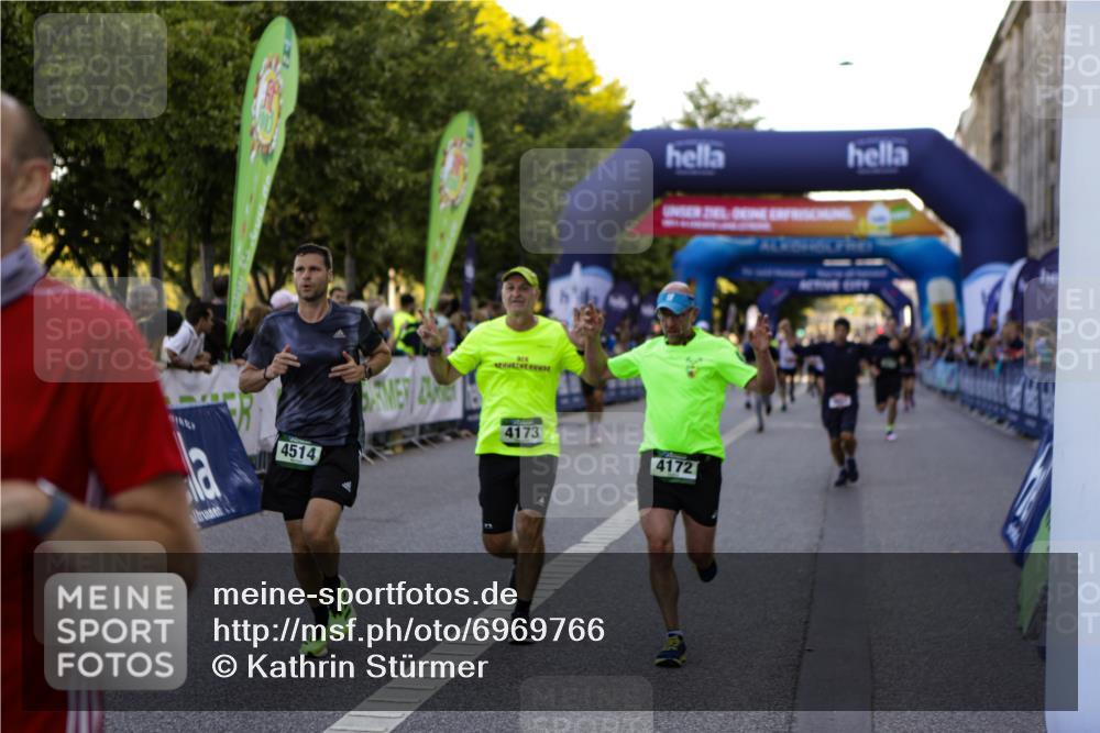 01.09.2024 - BARMER Alsterlauf Kathrin Stürmer Photography http://msf.ph/oto/6969766 01.09.2024 09:54:31 Ziel 2169, 2170, 2205, 2265, 2292, 2499, 2592, 2858, 2983, 3005, 3034, 3199, 3331, 3627, 3665, 3682, 3769, 3835, 4010, 4011, 4517, 4633, 4734, 4798, 4801, 4854, 4934, 4939, 5021, 5022, 5066, 5180, 5278, 8110, 8252, 8334, 2561, 2599, 2878, 3442, 3637, 3654, 3776, 3780, 3962, 4172, 4173, 4303, 4514, 4738 meine-sportfotos.de