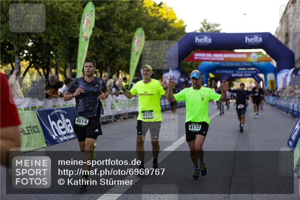 01.09.2024 - BARMER Alsterlauf Kathrin Stürmer Photography http://msf.ph/oto/6969767 01.09.2024 09:54:31 Ziel 2169, 2170, 2205, 2265, 2292, 2499, 2592, 2858, 2983, 3005, 3034, 3199, 3331, 3627, 3665, 3682, 3769, 3835, 4010, 4011, 4517, 4633, 4734, 4798, 4801, 4854, 4934, 4939, 5021, 5022, 5066, 5180, 5278, 8110, 8252, 8334, 2561, 2599, 2878, 3442, 3637, 3654, 3776, 3780, 3962, 4172, 4173, 4303, 4514, 4738 meine-sportfotos.de