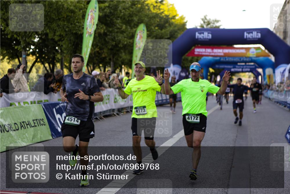 01.09.2024 - BARMER Alsterlauf Kathrin Stürmer Photography http://msf.ph/oto/6969768 01.09.2024 09:54:31 Ziel 2169, 2170, 2205, 2265, 2292, 2499, 2592, 2858, 2983, 3005, 3034, 3199, 3331, 3627, 3665, 3682, 3769, 3835, 4010, 4011, 4517, 4633, 4734, 4798, 4801, 4854, 4934, 4939, 5021, 5022, 5066, 5180, 5278, 8110, 8252, 8334, 2561, 2599, 2878, 3442, 3637, 3654, 3776, 3780, 3962, 4172, 4173, 4303, 4514, 4738 meine-sportfotos.de
