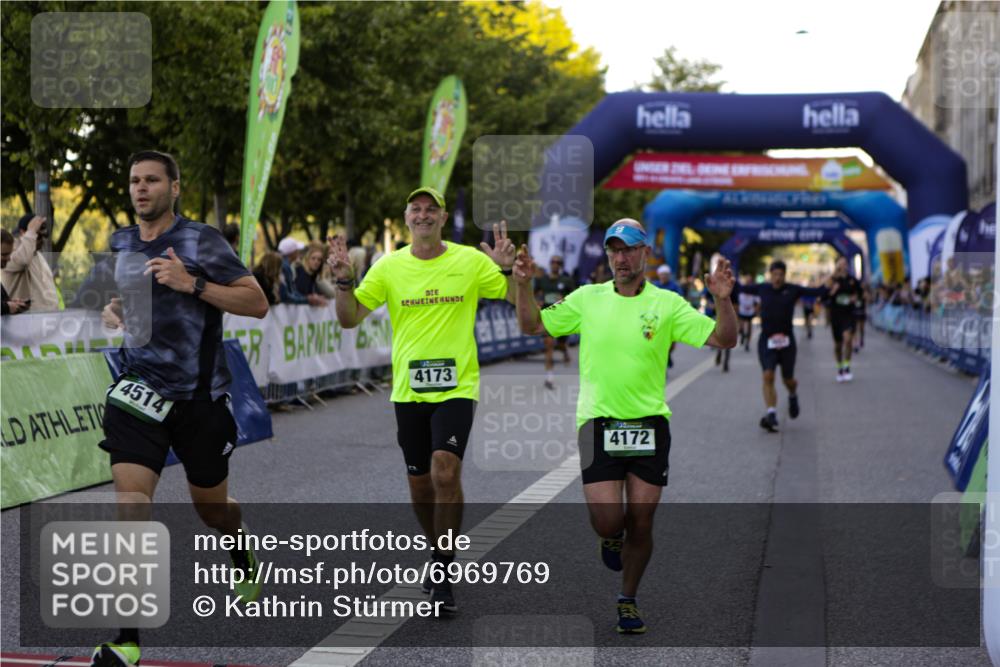 01.09.2024 - BARMER Alsterlauf Kathrin Stürmer Photography http://msf.ph/oto/6969769 01.09.2024 09:54:31 Ziel 2169, 2170, 2205, 2265, 2292, 2499, 2592, 2858, 2983, 3005, 3034, 3199, 3331, 3627, 3665, 3682, 3769, 3835, 4010, 4011, 4517, 4633, 4734, 4798, 4801, 4854, 4934, 4939, 5021, 5022, 5066, 5180, 5278, 8110, 8252, 8334, 2561, 2599, 2878, 3442, 3637, 3654, 3776, 3780, 3962, 4172, 4173, 4303, 4514, 4738 meine-sportfotos.de