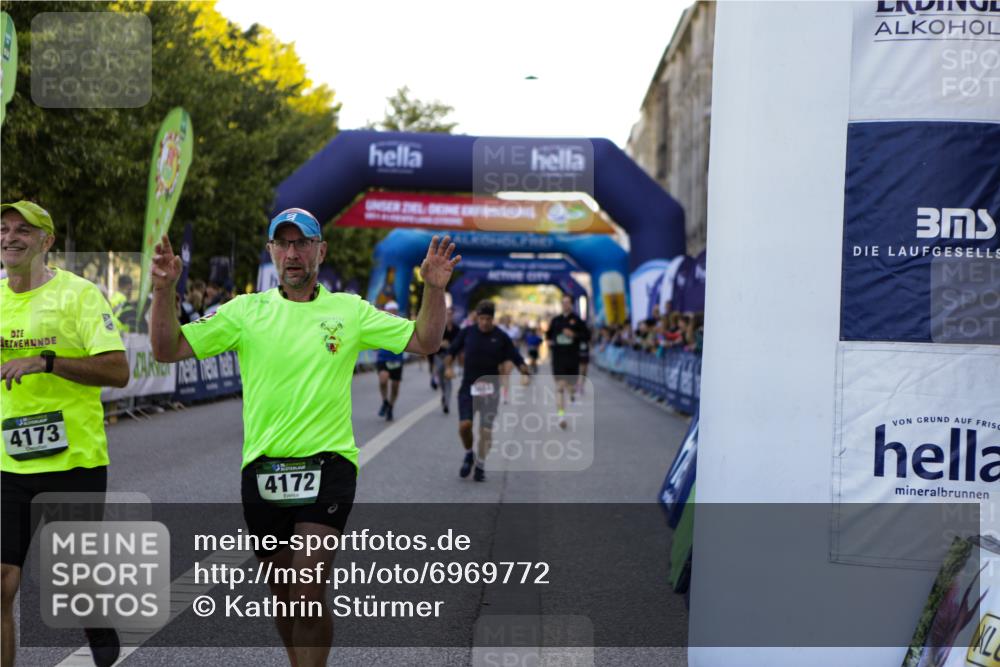 01.09.2024 - BARMER Alsterlauf Kathrin Stürmer Photography http://msf.ph/oto/6969772 01.09.2024 09:54:32 Ziel 2169, 2170, 2205, 2265, 2292, 2499, 2592, 2858, 2983, 3005, 3034, 3199, 3331, 3444, 3627, 3665, 3682, 3769, 3835, 4010, 4011, 4517, 4633, 4734, 4798, 4801, 4854, 4934, 4939, 5021, 5022, 5066, 5180, 5278, 8110, 8252, 8334, 2372, 2561, 2878, 3442, 3637, 3654, 3776, 3962, 4172, 4173, 4303, 4514, 4738, 8074 meine-sportfotos.de