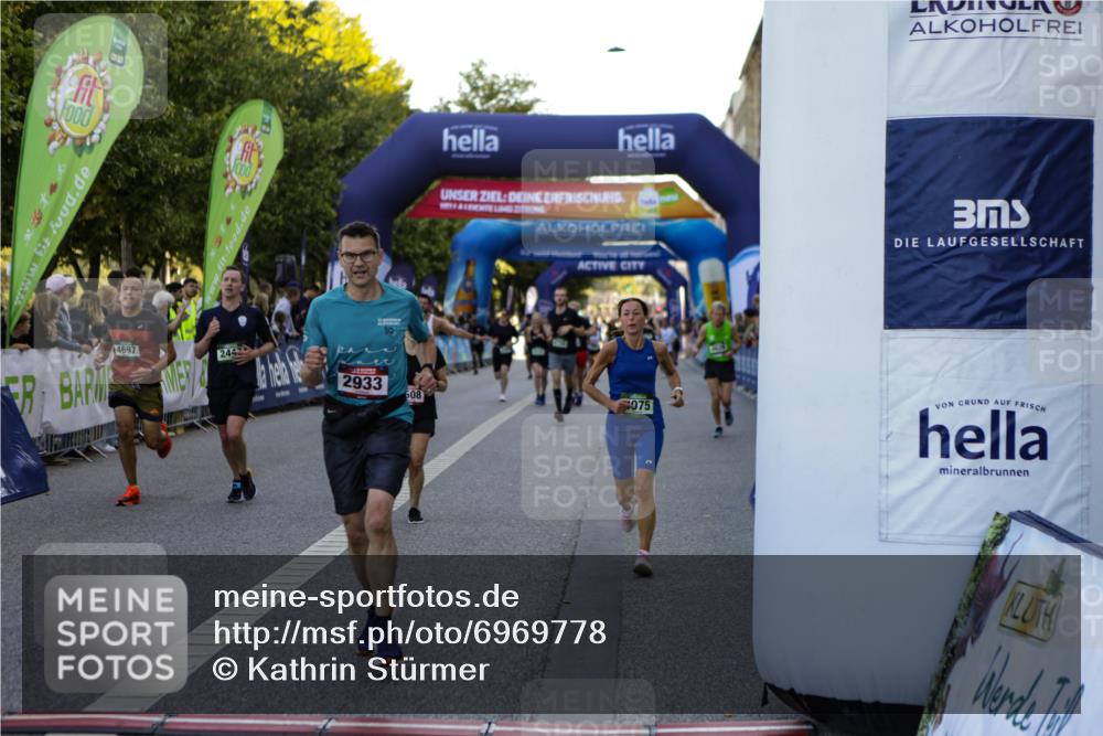 01.09.2024 - BARMER Alsterlauf Kathrin Stürmer Photography http://msf.ph/oto/6969778 01.09.2024 09:55:20 Ziel 2018, 2029, 2182, 2213, 2351, 2358, 2464, 2670, 2853, 2937, 2948, 3008, 3088, 3168, 3263, 3292, 3293, 3443, 3458, 3592, 3613, 3781, 3795, 3867, 4202, 4362, 4364, 4365, 4366, 4522, 4674, 4755, 4756, 4819, 4823, 5058, 5113, 8017, 8324, 2447, 2508, 2722, 2933, 2969, 3075, 3156, 3558, 3681, 3749, 3816, 4334, 4335, 4607, 4626, 4657, 4697, 5007, 5167, 5293, 5309, 8121 meine-sportfotos.de