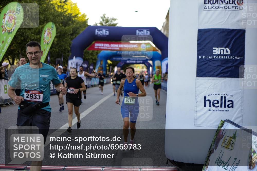 01.09.2024 - BARMER Alsterlauf Kathrin Stürmer Photography http://msf.ph/oto/6969783 01.09.2024 09:55:20 Ziel 2018, 2029, 2182, 2213, 2351, 2358, 2464, 2670, 2853, 2937, 2948, 3008, 3088, 3168, 3263, 3292, 3293, 3443, 3458, 3592, 3613, 3781, 3795, 3867, 4202, 4362, 4364, 4365, 4366, 4522, 4674, 4755, 4756, 4819, 4823, 5058, 5113, 8017, 8324, 2447, 2508, 2722, 2933, 2969, 3075, 3156, 3558, 3681, 3749, 3816, 4334, 4335, 4607, 4626, 4657, 4697, 5007, 5167, 5293, 5309, 8121 meine-sportfotos.de