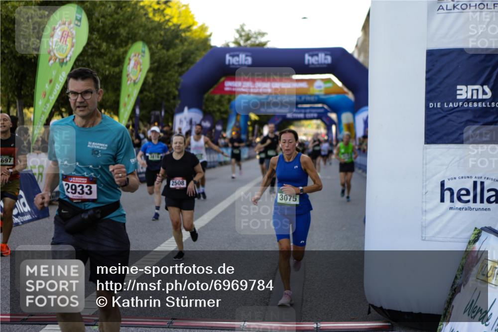 01.09.2024 - BARMER Alsterlauf Kathrin Stürmer Photography http://msf.ph/oto/6969784 01.09.2024 09:55:21 Ziel 2018, 2029, 2182, 2213, 2351, 2358, 2464, 2853, 2937, 2948, 3008, 3088, 3168, 3263, 3292, 3293, 3443, 3458, 3592, 3613, 3781, 3795, 3867, 4202, 4362, 4364, 4365, 4366, 4522, 4674, 4755, 4756, 4819, 4823, 5008, 5058, 5113, 8017, 8324, 2447, 2508, 2722, 2933, 2969, 3075, 3156, 3558, 3681, 3749, 3816, 4334, 4335, 4607, 4626, 4657, 4697, 5007, 5167, 5293, 5309, 8121 meine-sportfotos.de