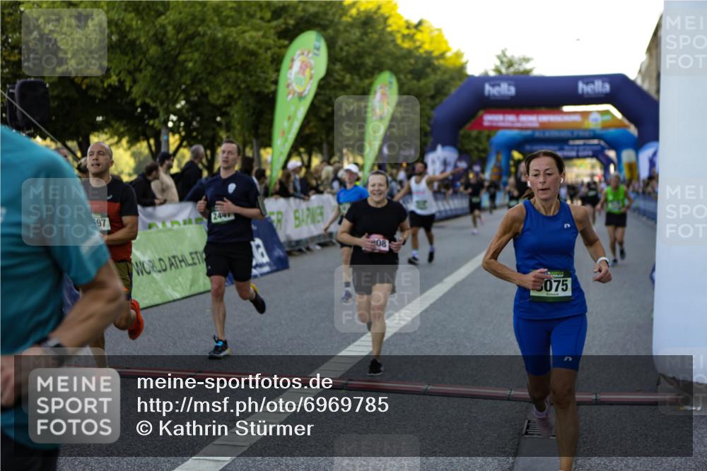 01.09.2024 - BARMER Alsterlauf Kathrin Stürmer Photography http://msf.ph/oto/6969785 01.09.2024 09:55:22 Ziel 2018, 2029, 2182, 2213, 2351, 2464, 2853, 2937, 2948, 3008, 3088, 3168, 3263, 3292, 3293, 3443, 3458, 3592, 3613, 3781, 3867, 4202, 4362, 4364, 4365, 4366, 4522, 4674, 4755, 4756, 4819, 4823, 4925, 5008, 5058, 5113, 8017, 8323, 8324, 2447, 2508, 2722, 2933, 2969, 3075, 3156, 3558, 3681, 3749, 3816, 4334, 4335, 4607, 4626, 4657, 4697, 5007, 5167, 5293, 5309, 8121 meine-sportfotos.de