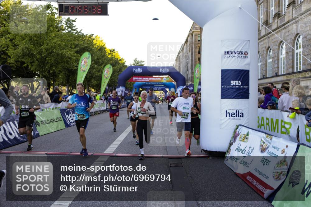 01.09.2024 - BARMER Alsterlauf Kathrin Stürmer Photography http://msf.ph/oto/6969794 01.09.2024 09:55:34 Ziel 2018, 2182, 2285, 2718, 2856, 2937, 2946, 2948, 3292, 3293, 3313, 3458, 3592, 3613, 3781, 3849, 3867, 4009, 4037, 4038, 4362, 4364, 4365, 4366, 4819, 4925, 4931, 5008, 5227, 8323, 2194, 2232, 2955, 2969, 3060, 3156, 3186, 3241, 3317, 3409, 3800, 3923, 4053, 4334, 4335, 4654, 5027, 5243, 8121, 8350 meine-sportfotos.de