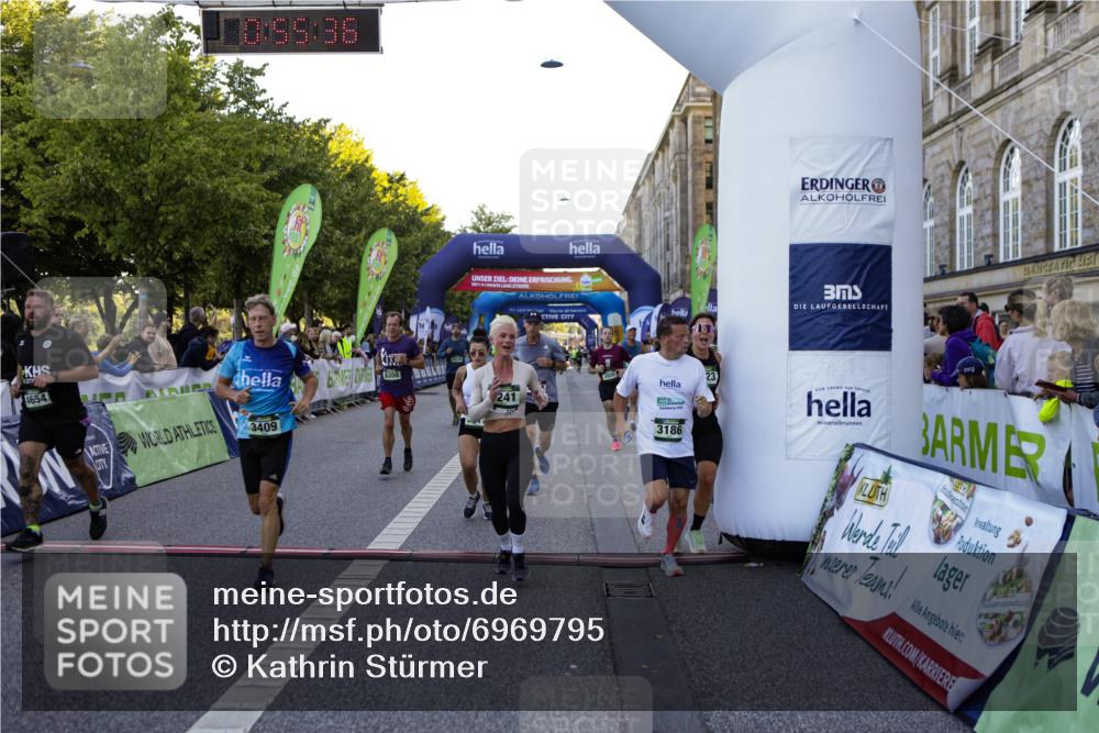 01.09.2024 - BARMER Alsterlauf Kathrin Stürmer Photography http://msf.ph/oto/6969795 01.09.2024 09:55:34 Ziel 2018, 2182, 2285, 2718, 2856, 2937, 2946, 2948, 3292, 3293, 3313, 3458, 3592, 3613, 3781, 3849, 3867, 4009, 4037, 4038, 4362, 4364, 4365, 4366, 4819, 4925, 4931, 5008, 5227, 8323, 2194, 2232, 2955, 2969, 3060, 3156, 3186, 3241, 3317, 3409, 3800, 3923, 4053, 4334, 4335, 4654, 5027, 5243, 8121, 8350 meine-sportfotos.de